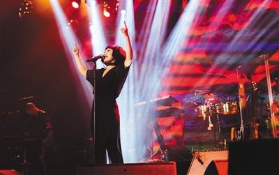 参加完好声音后，杨歌在一些演唱会上进行表演。